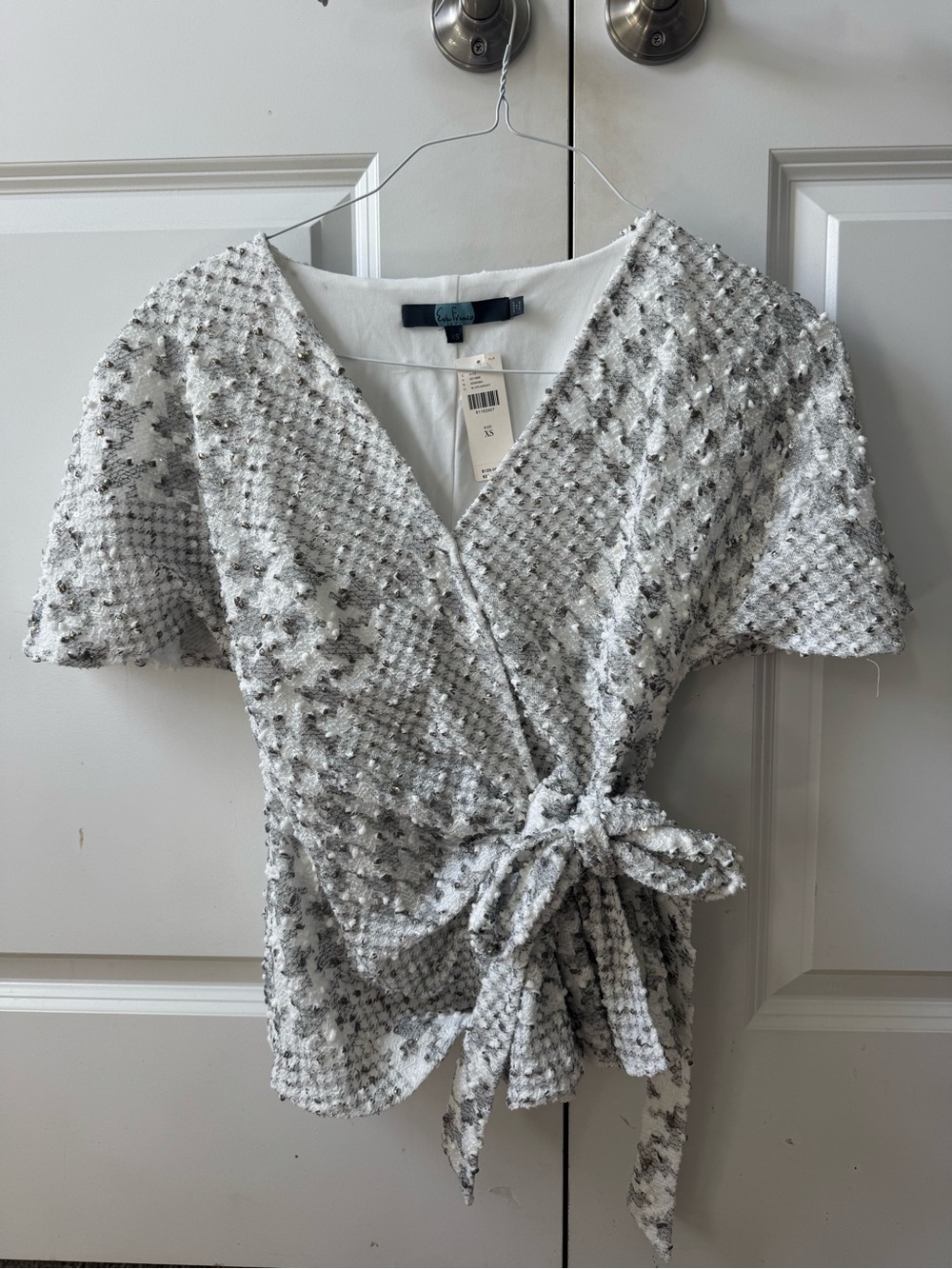 ANTHROPOLOGIE Eva Franco White w/Metallic Gold & Silver TieFront Blouse Xs NWT